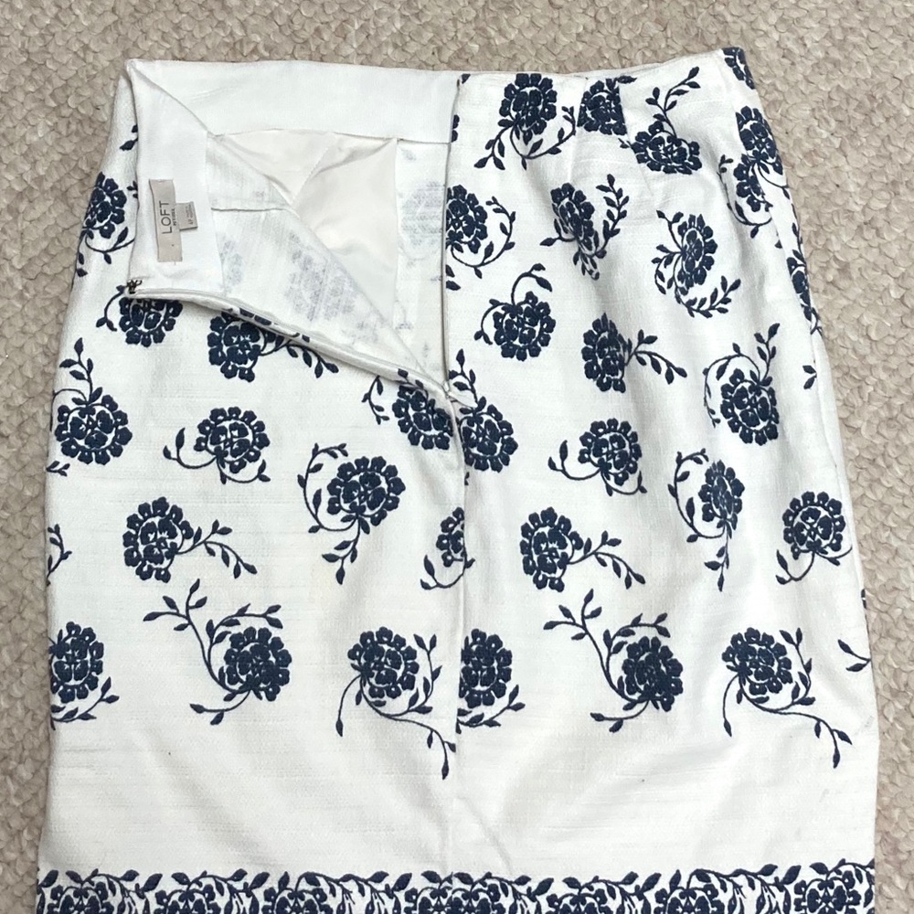 LOFT Floral Navy Blue and White Pencil Skirt - Picture 4 of 8